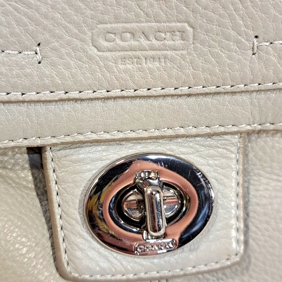 Coach Outstanding Condition - Picture 6 of 15